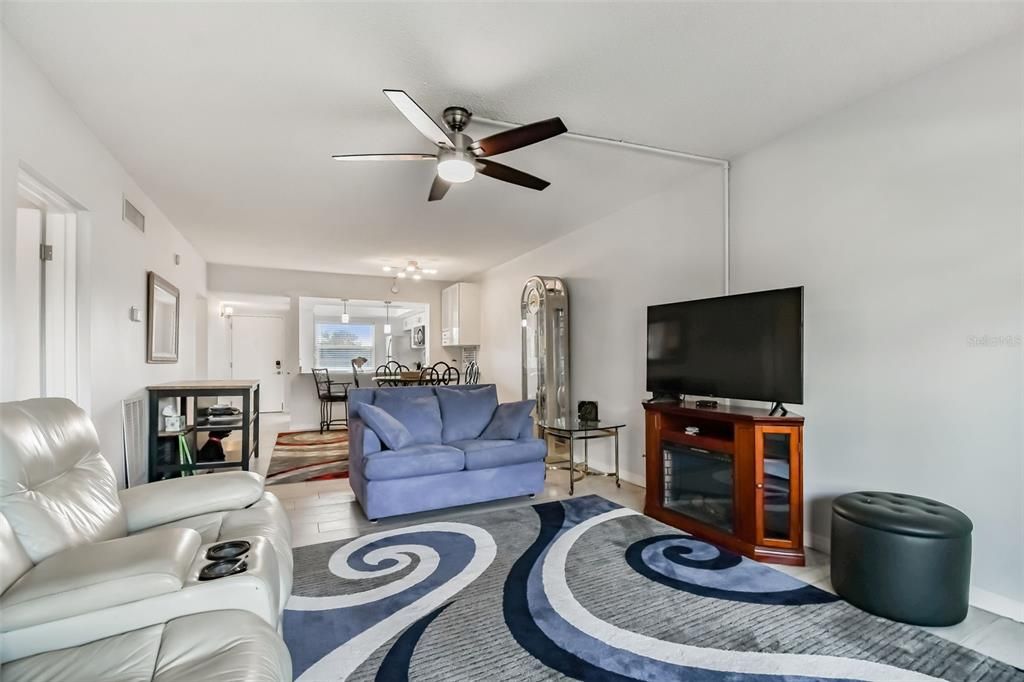 For Rent: $1,500 (2 beds, 1 baths, 1085 Square Feet)
