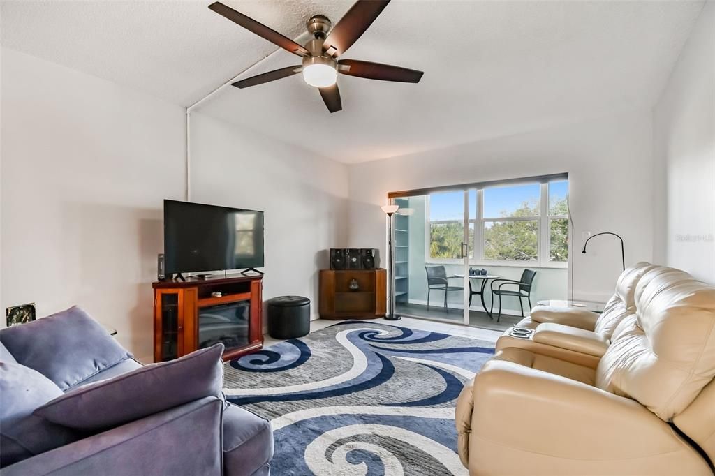 For Rent: $1,500 (2 beds, 1 baths, 1085 Square Feet)