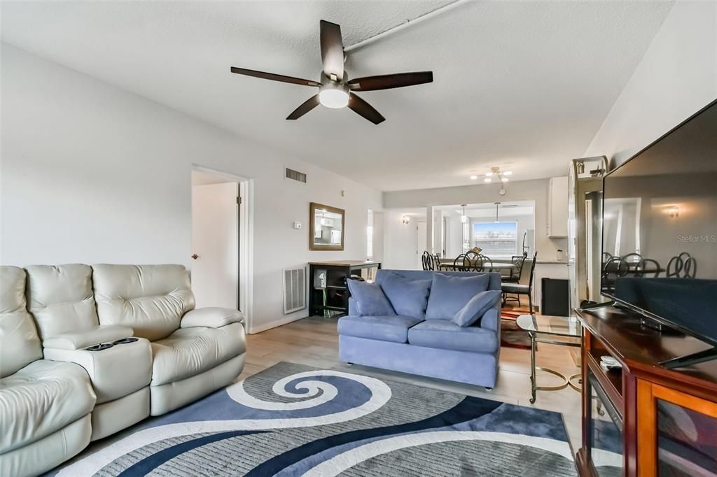 For Rent: $1,500 (2 beds, 1 baths, 1085 Square Feet)
