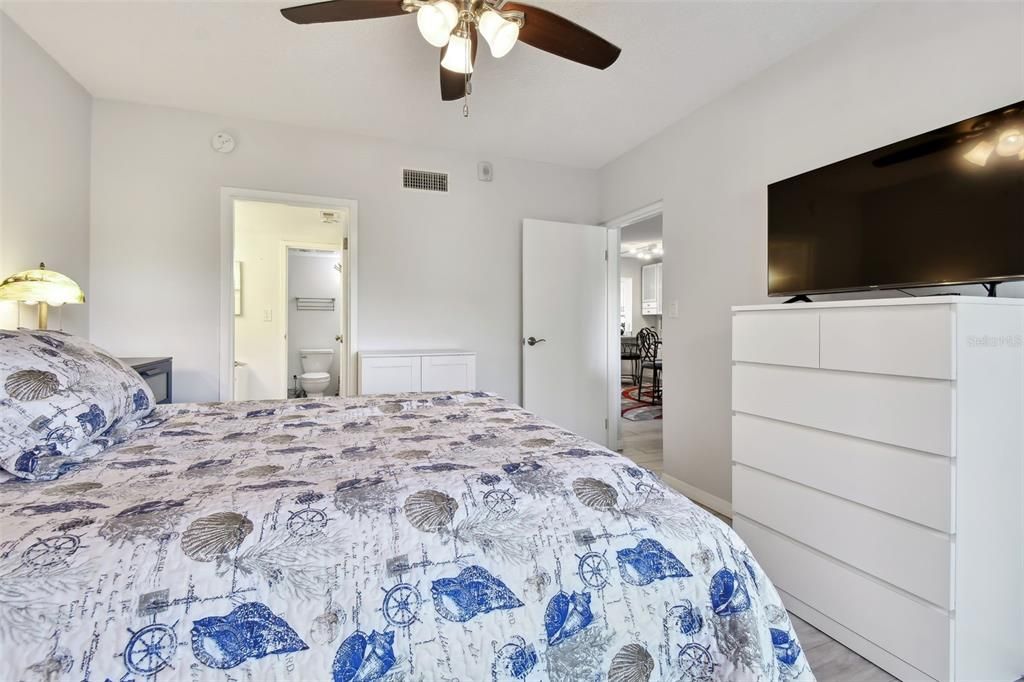 For Rent: $1,500 (2 beds, 1 baths, 1085 Square Feet)