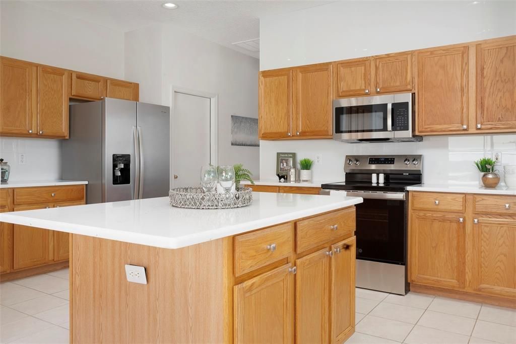 待售: $849,999 (4 贝兹, 2 浴室, 2698 平方英尺)