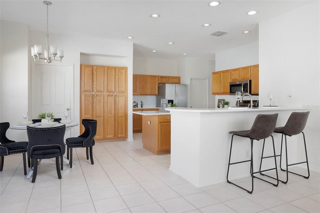 待售: $849,999 (4 贝兹, 2 浴室, 2698 平方英尺)