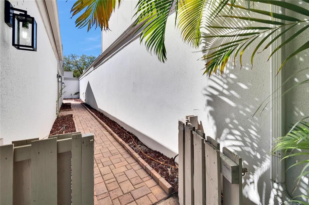 For Sale: $399,999 (2 beds, 2 baths, 1500 Square Feet)