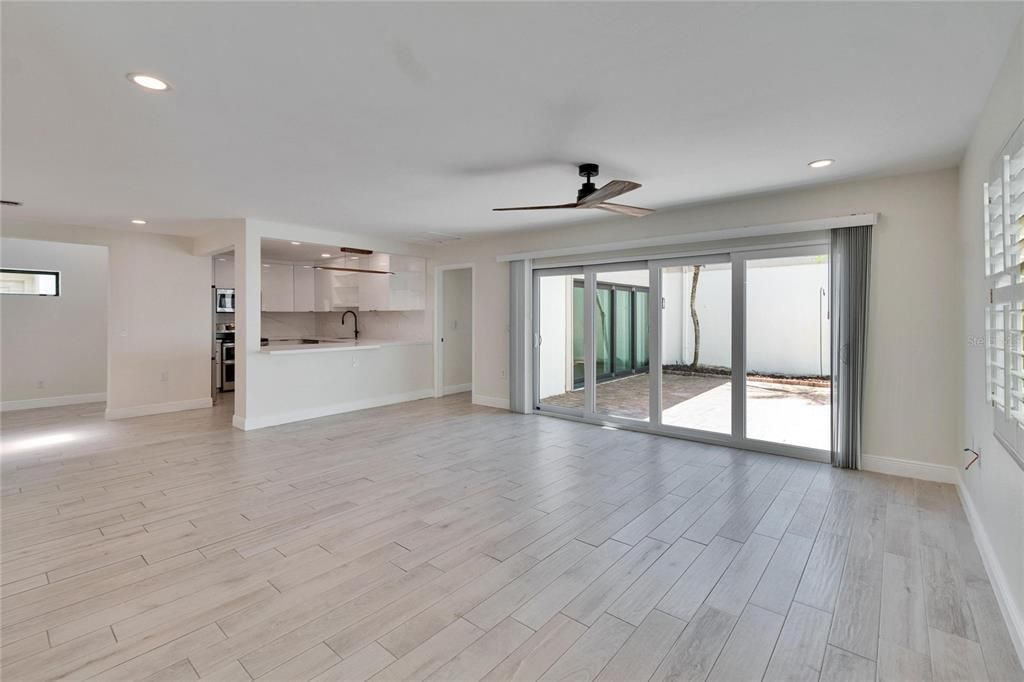 For Sale: $399,999 (2 beds, 2 baths, 1500 Square Feet)