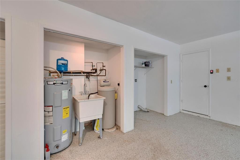 For Sale: $399,999 (2 beds, 2 baths, 1500 Square Feet)