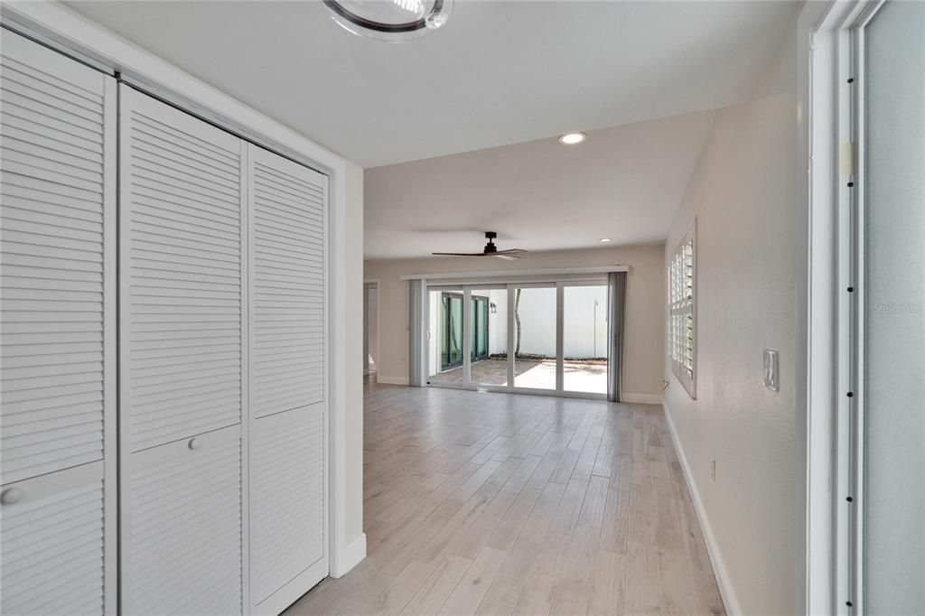 For Sale: $399,999 (2 beds, 2 baths, 1500 Square Feet)