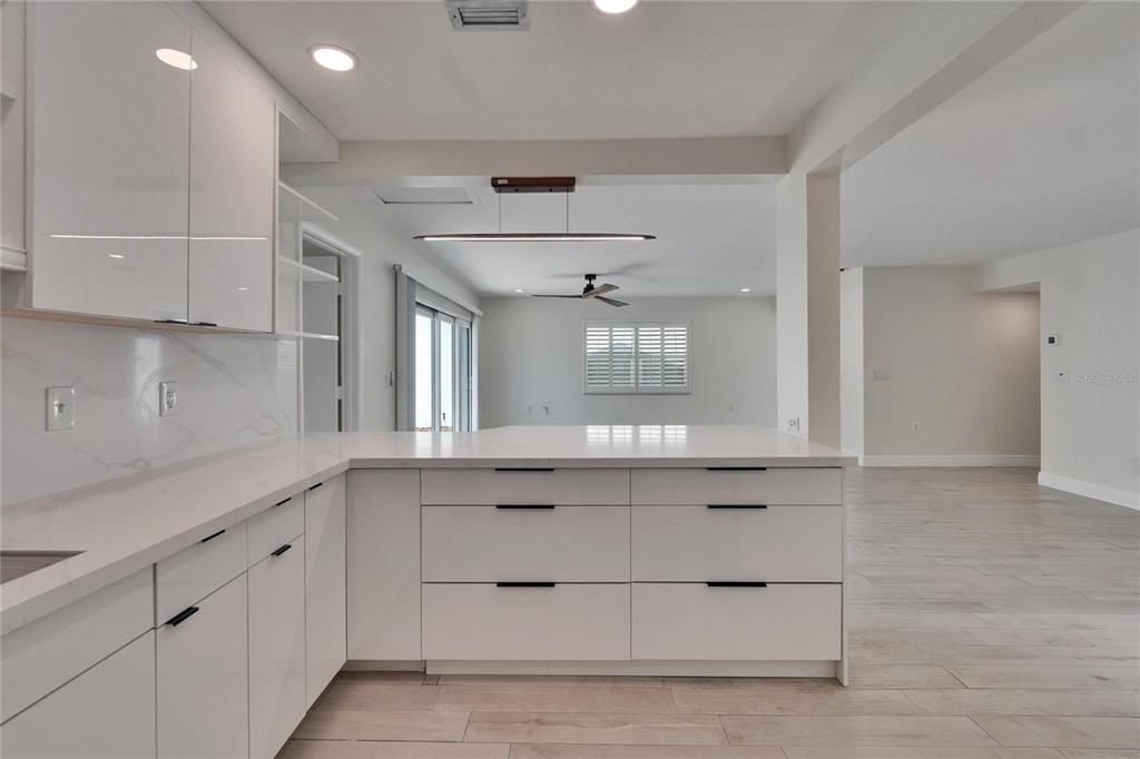 For Sale: $399,999 (2 beds, 2 baths, 1500 Square Feet)