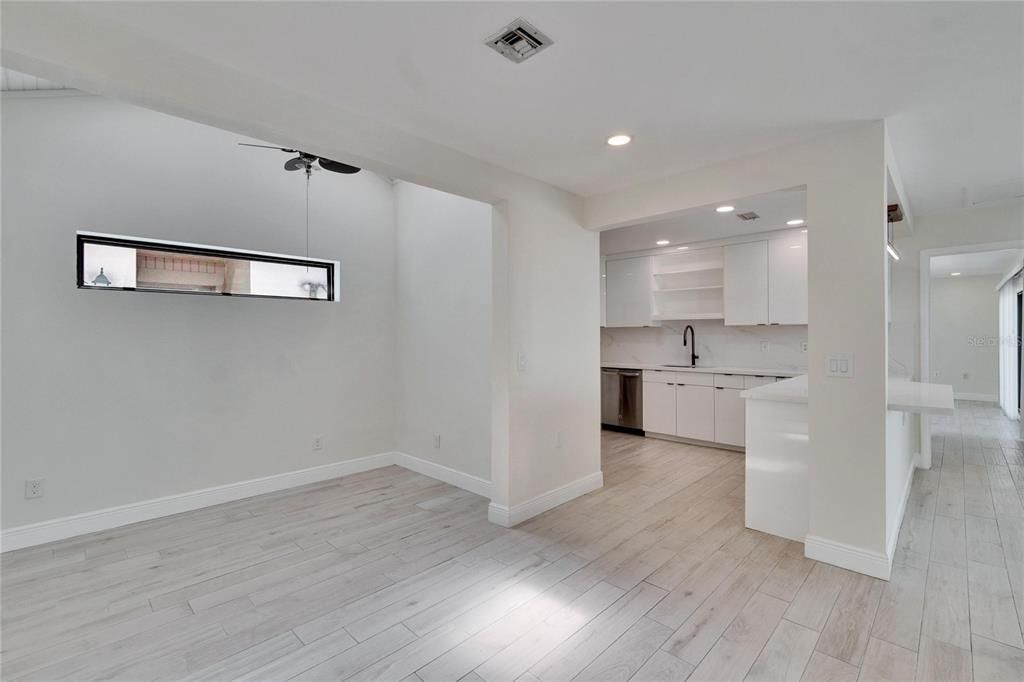 For Sale: $399,999 (2 beds, 2 baths, 1500 Square Feet)