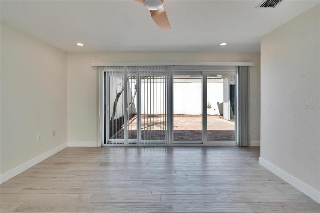 For Sale: $399,999 (2 beds, 2 baths, 1500 Square Feet)