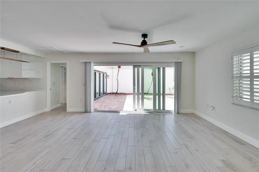 For Sale: $399,999 (2 beds, 2 baths, 1500 Square Feet)