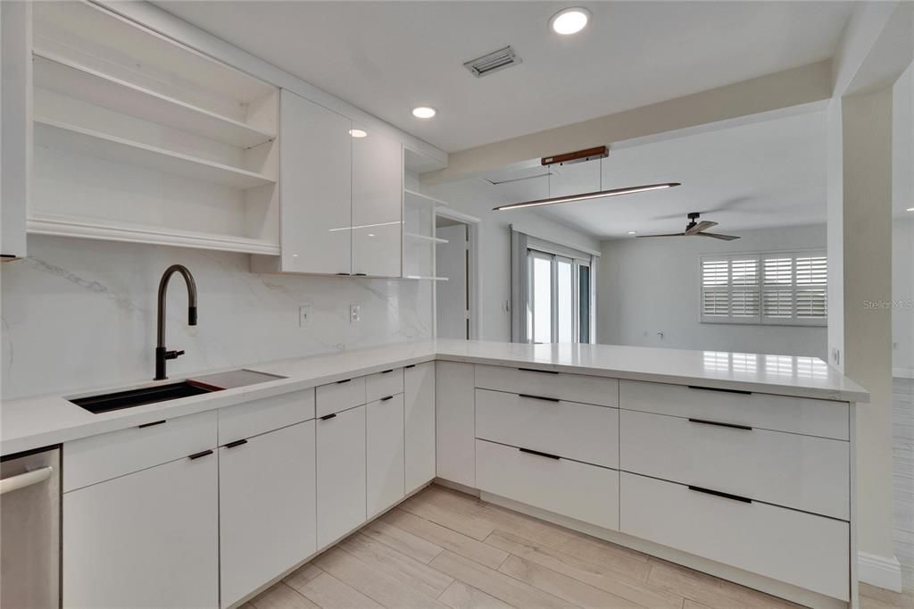 For Sale: $399,999 (2 beds, 2 baths, 1500 Square Feet)