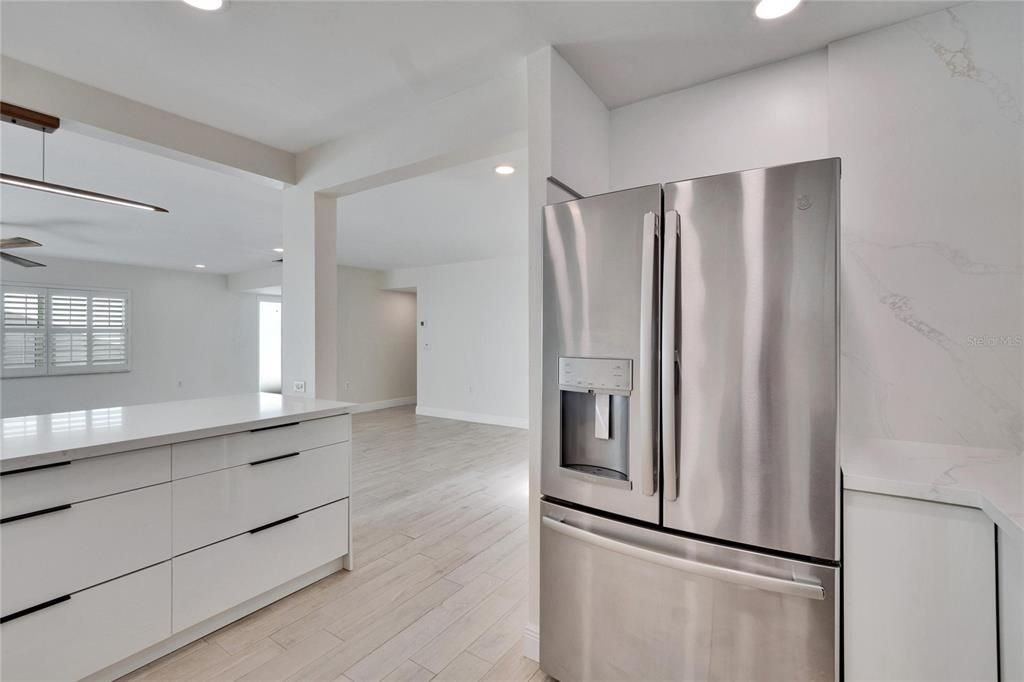 For Sale: $399,999 (2 beds, 2 baths, 1500 Square Feet)