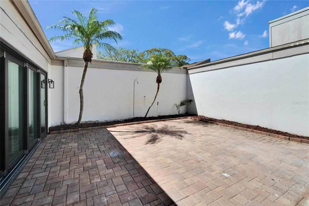 For Sale: $399,999 (2 beds, 2 baths, 1500 Square Feet)