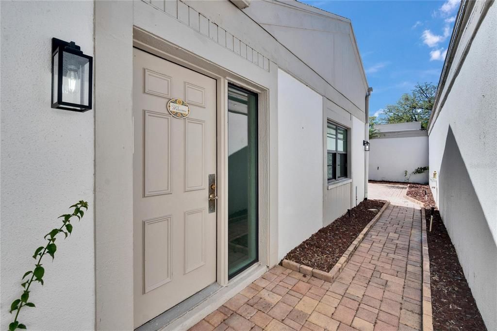 For Sale: $399,999 (2 beds, 2 baths, 1500 Square Feet)