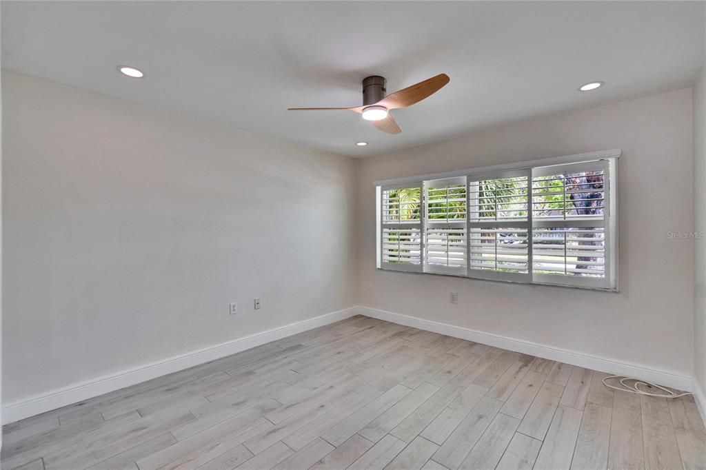 For Sale: $399,999 (2 beds, 2 baths, 1500 Square Feet)