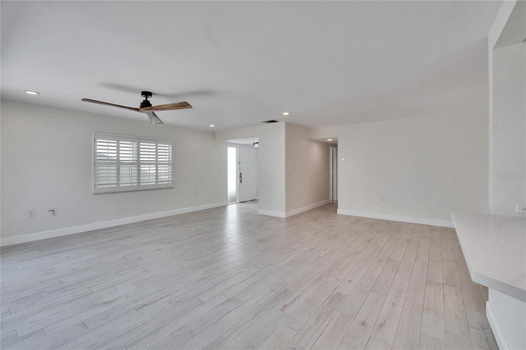 For Sale: $399,999 (2 beds, 2 baths, 1500 Square Feet)