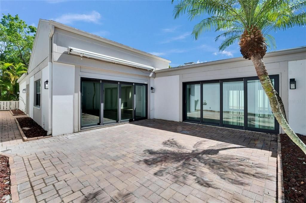 For Sale: $399,999 (2 beds, 2 baths, 1500 Square Feet)