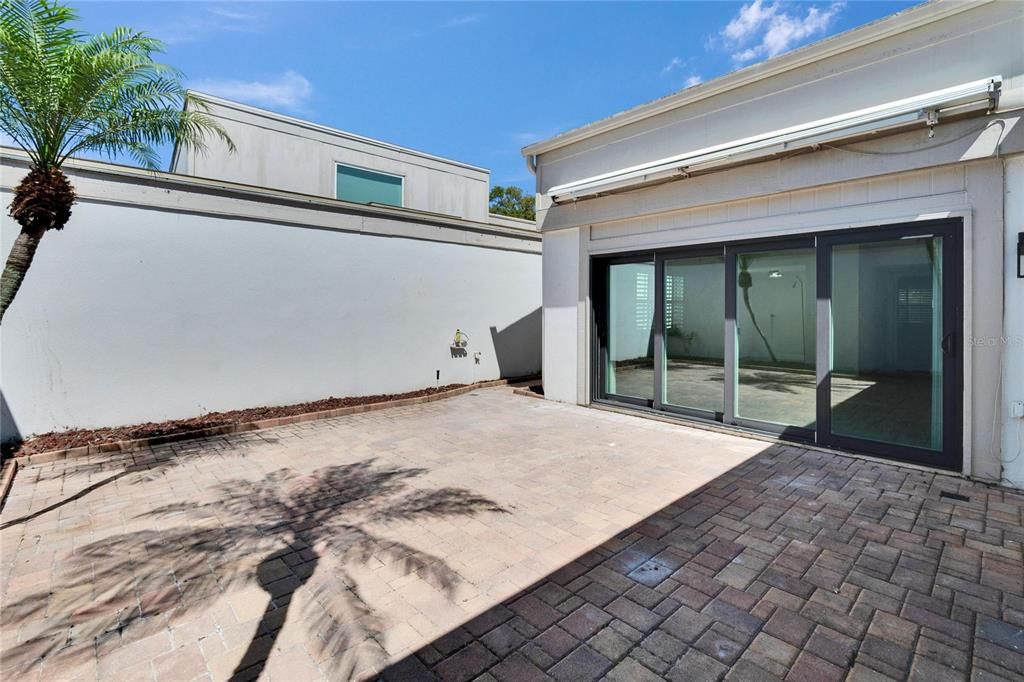 For Sale: $399,999 (2 beds, 2 baths, 1500 Square Feet)