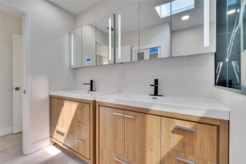 For Sale: $399,999 (2 beds, 2 baths, 1500 Square Feet)