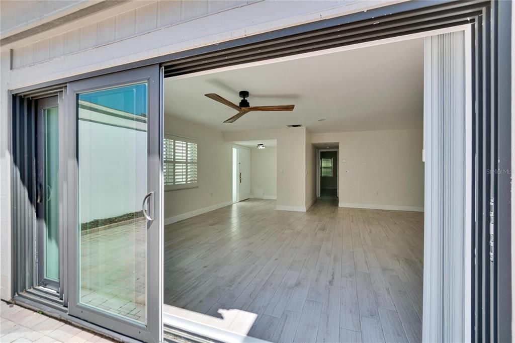 For Sale: $399,999 (2 beds, 2 baths, 1500 Square Feet)