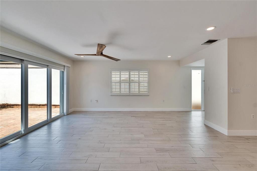 For Sale: $399,999 (2 beds, 2 baths, 1500 Square Feet)