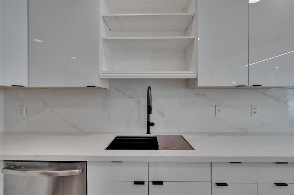 For Sale: $399,999 (2 beds, 2 baths, 1500 Square Feet)