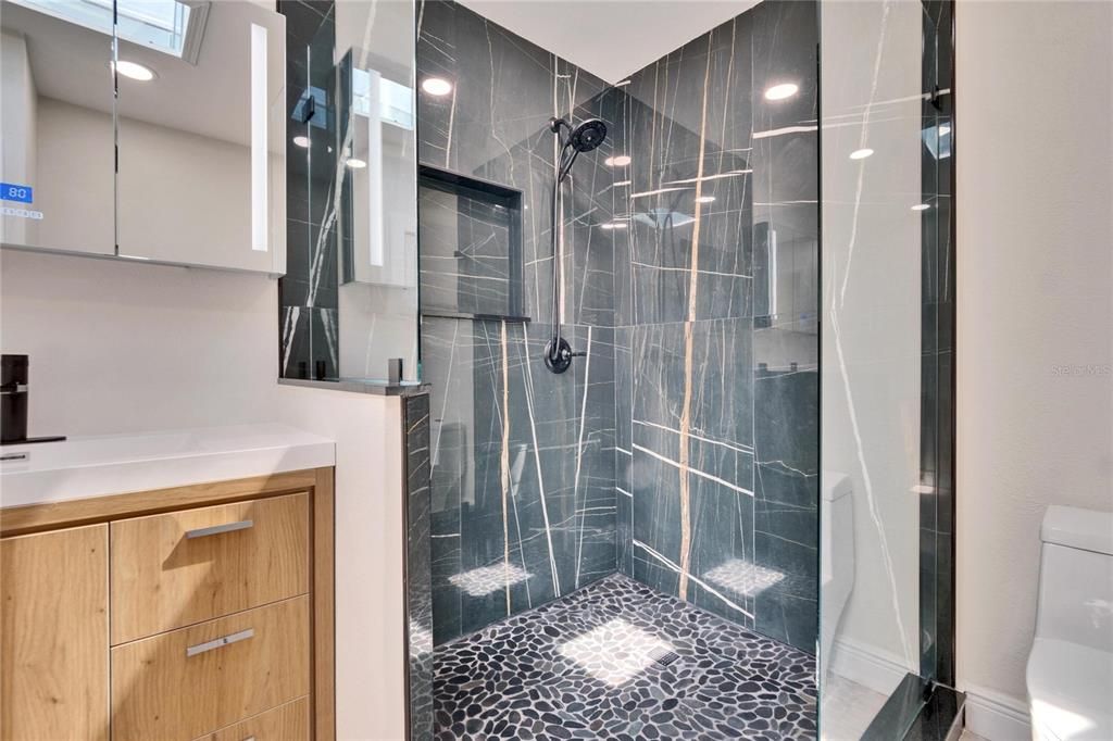 For Sale: $399,999 (2 beds, 2 baths, 1500 Square Feet)