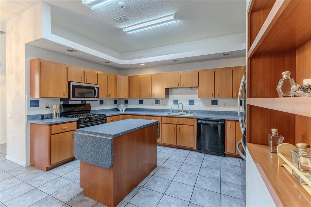 En Venta: $1,250,000 (5 camas, 3 baños, 4575 Pies cuadrados)