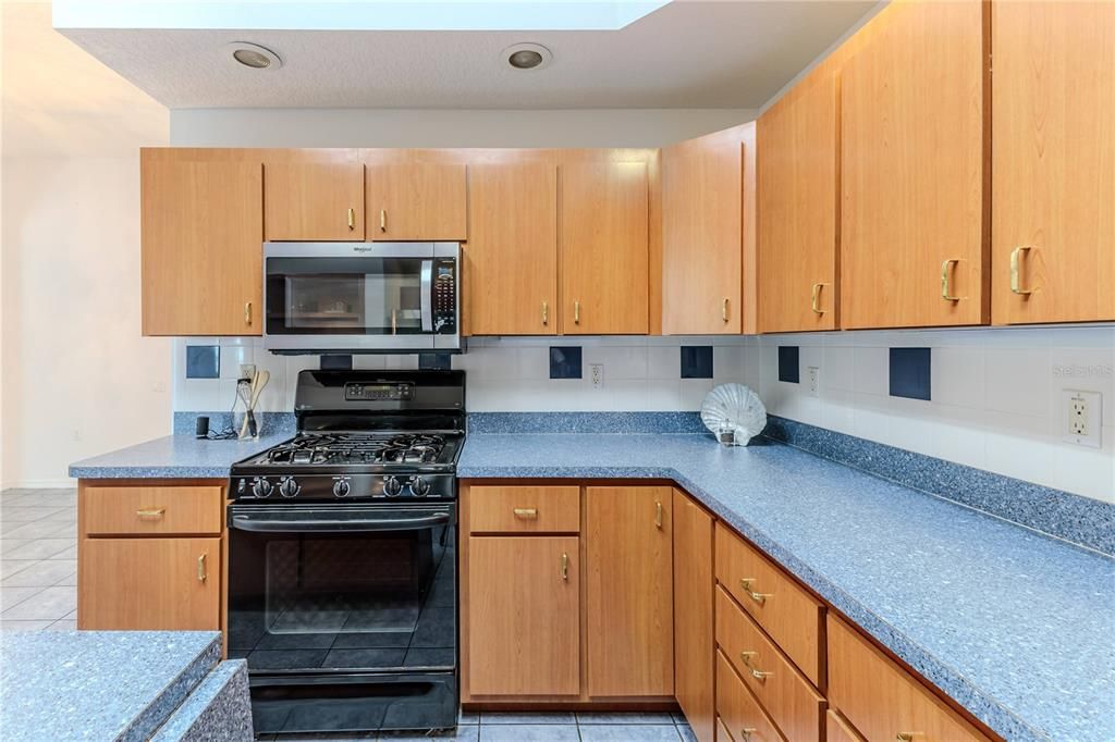 En Venta: $1,250,000 (5 camas, 3 baños, 4575 Pies cuadrados)