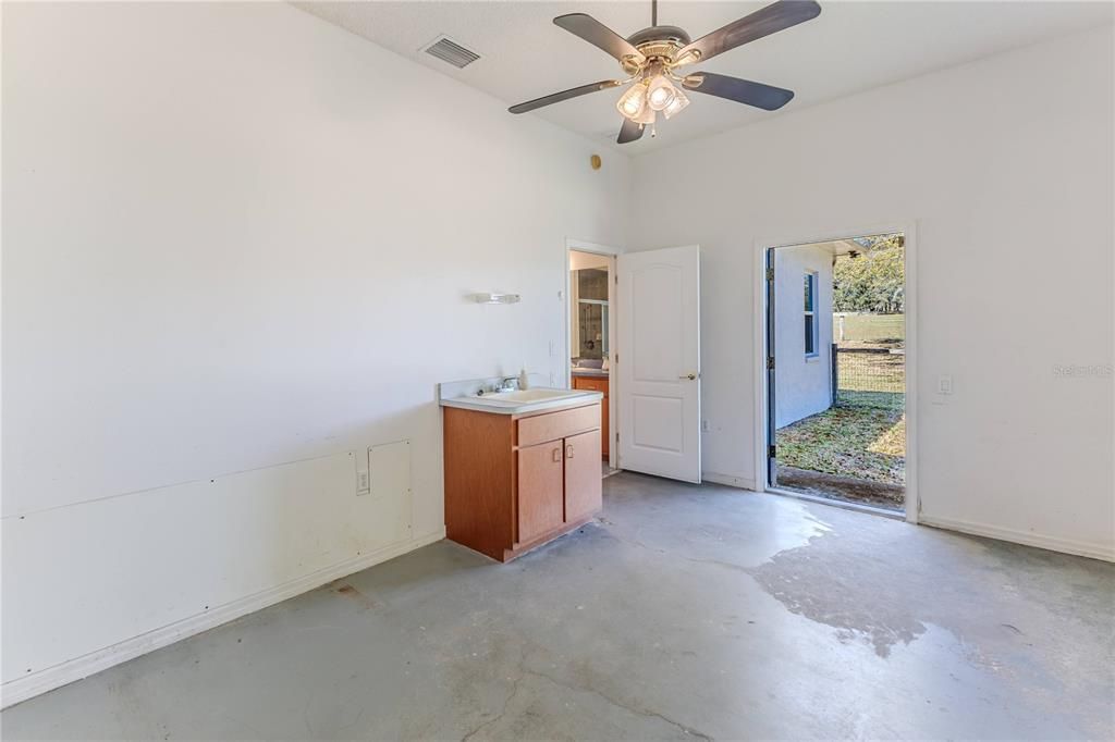 En Venta: $1,250,000 (5 camas, 3 baños, 4575 Pies cuadrados)