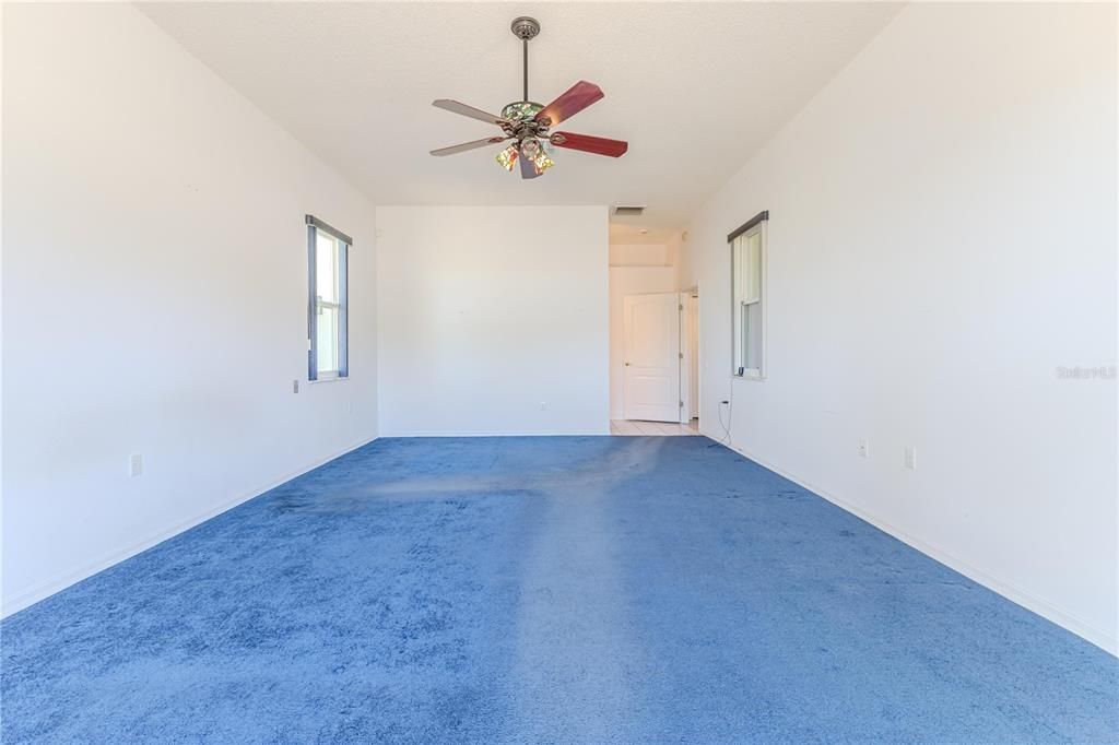 En Venta: $1,250,000 (5 camas, 3 baños, 4575 Pies cuadrados)