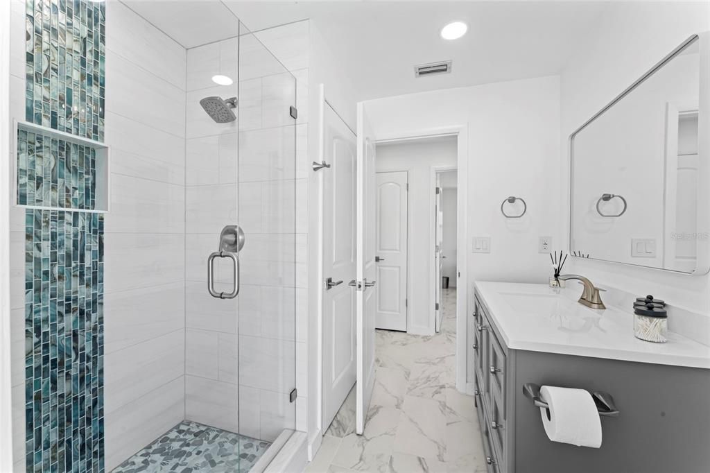 В аренду: $8,000 (4 спален, 3 ванн, 1846 Квадратных фут)