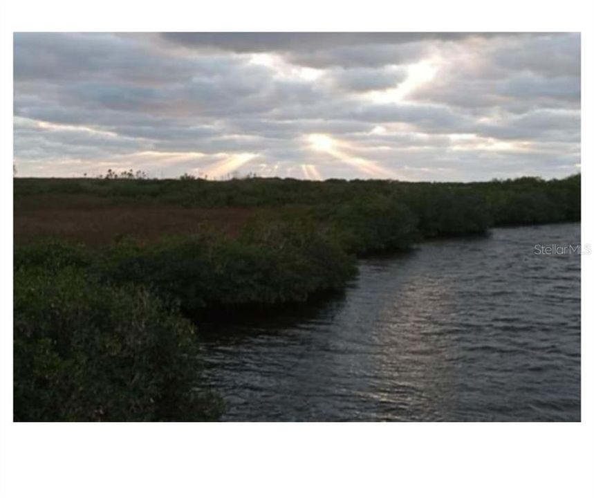 待售: $700,000 (6.20 acres)