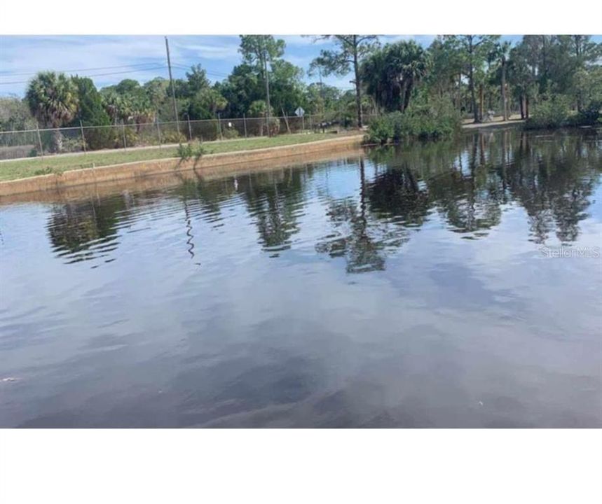 待售: $700,000 (6.20 acres)