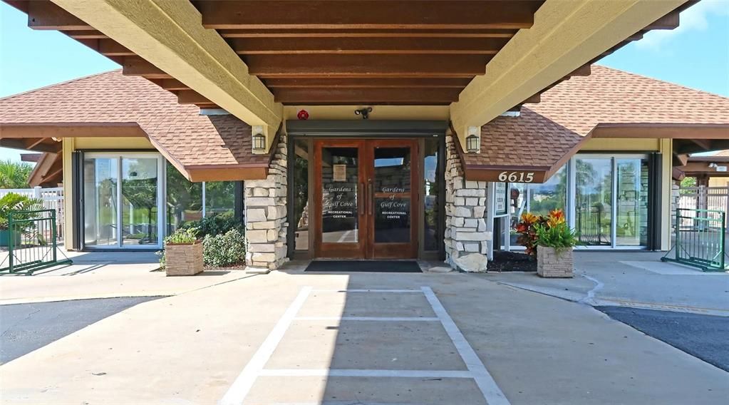 Под контрактом: $235,000 (3 спален, 2 ванн, 1215 Квадратных фут)