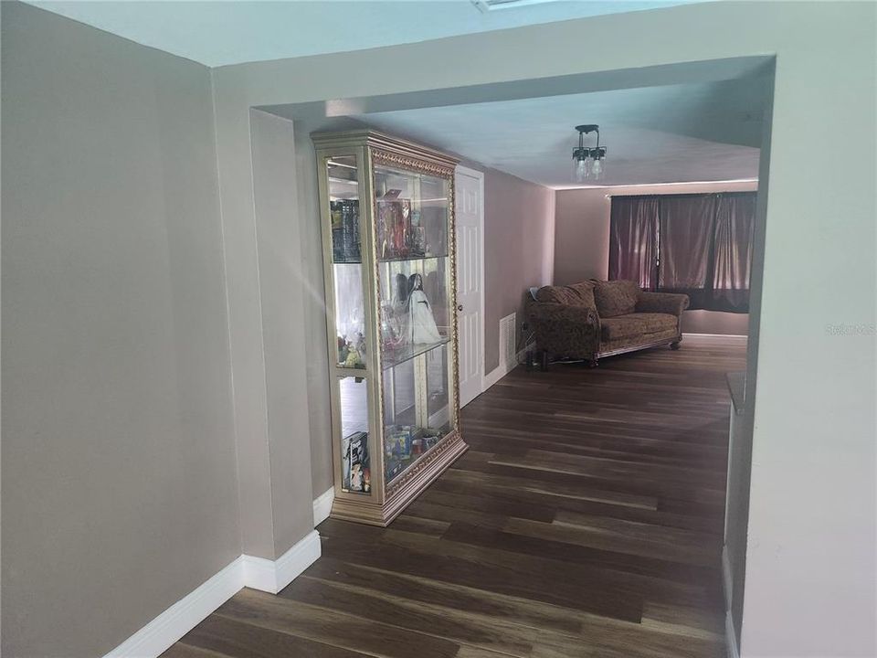 For Sale: $276,000 (3 beds, 3 baths, 1330 Square Feet)