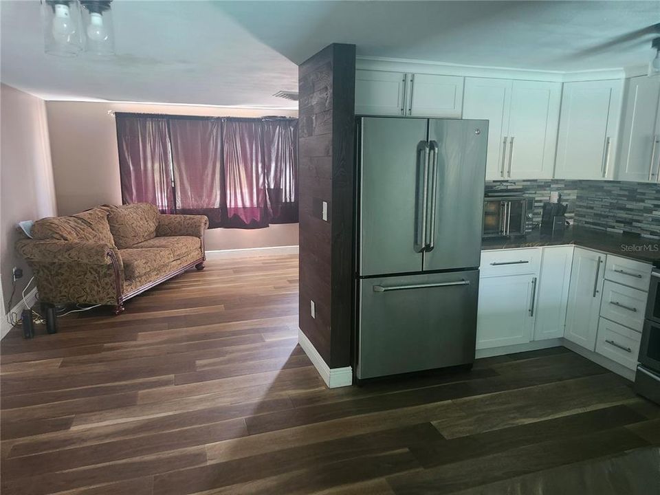 For Sale: $276,000 (3 beds, 3 baths, 1330 Square Feet)