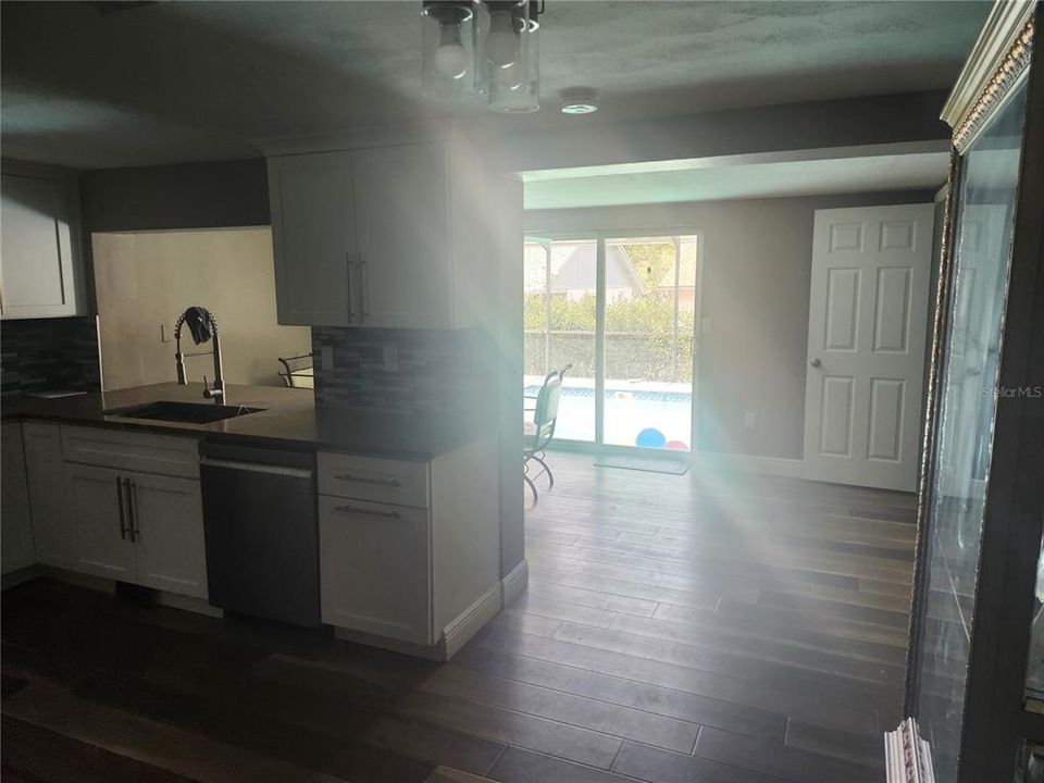 For Sale: $276,000 (3 beds, 3 baths, 1330 Square Feet)