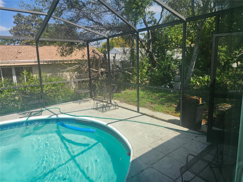 For Sale: $276,000 (3 beds, 3 baths, 1330 Square Feet)