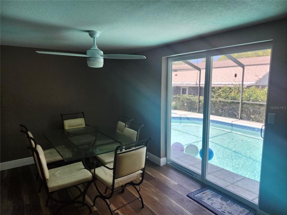 For Sale: $276,000 (3 beds, 3 baths, 1330 Square Feet)