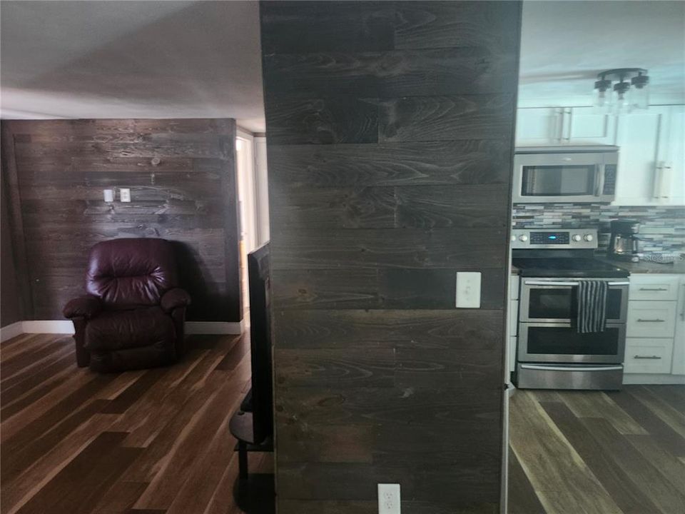 For Sale: $276,000 (3 beds, 3 baths, 1330 Square Feet)