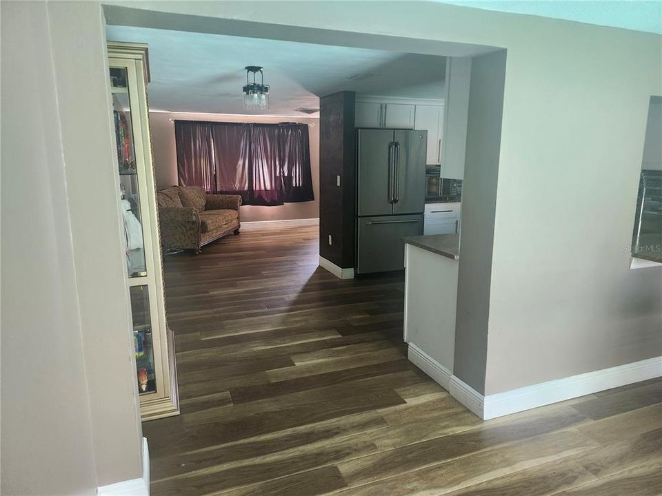 For Sale: $276,000 (3 beds, 3 baths, 1330 Square Feet)