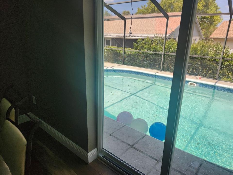 For Sale: $276,000 (3 beds, 3 baths, 1330 Square Feet)