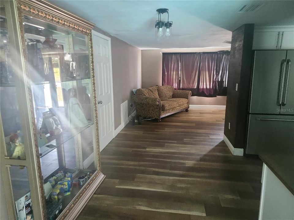 For Sale: $276,000 (3 beds, 3 baths, 1330 Square Feet)