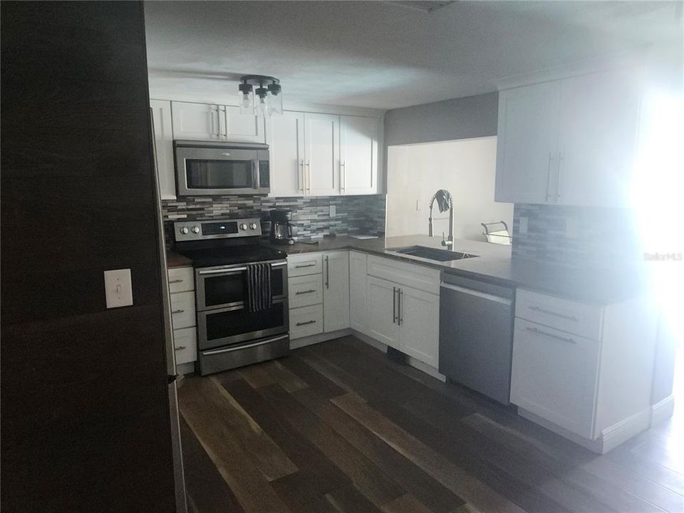 For Sale: $276,000 (3 beds, 3 baths, 1330 Square Feet)