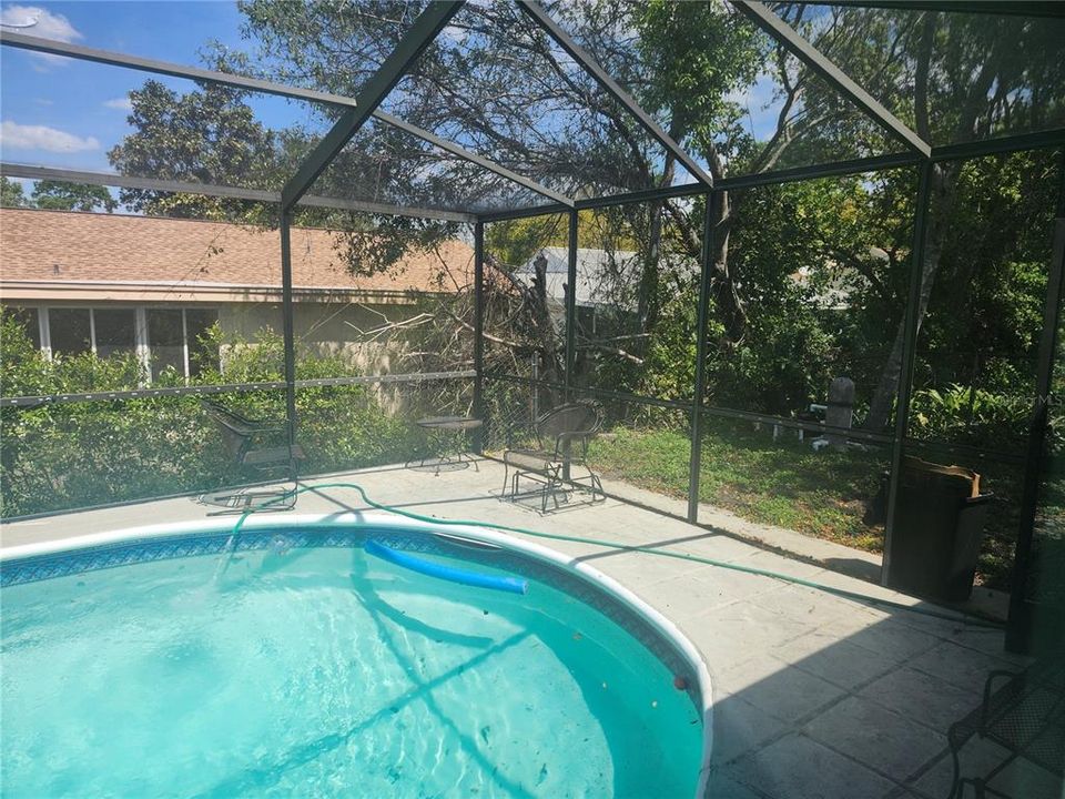 For Sale: $276,000 (3 beds, 3 baths, 1330 Square Feet)