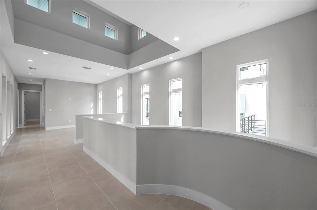 出租: $12,500 (4 贝兹, 4 浴室, 4041 平方英尺)