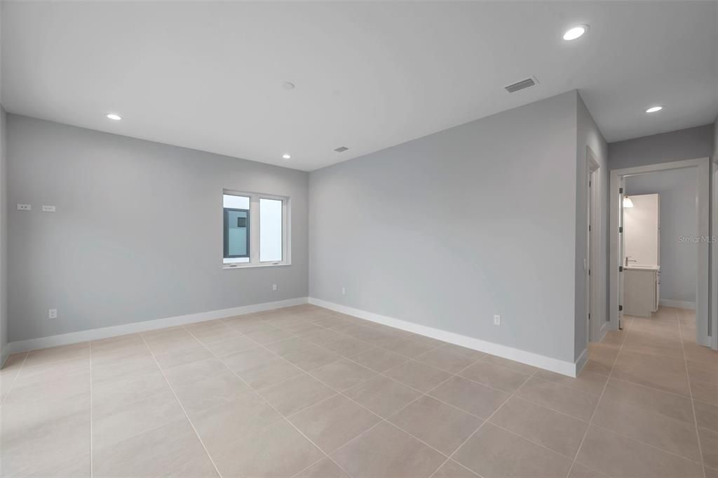 出租: $12,500 (4 贝兹, 4 浴室, 4041 平方英尺)