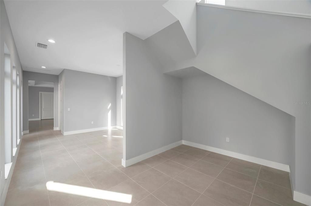 出租: $12,500 (4 贝兹, 4 浴室, 4041 平方英尺)