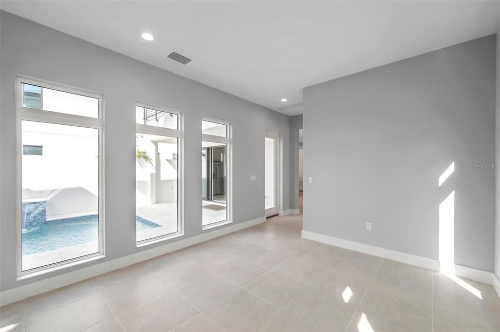 出租: $12,500 (4 贝兹, 4 浴室, 4041 平方英尺)